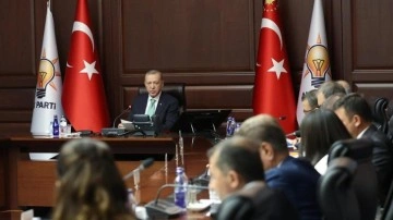 Cumhurbaşkanı Erdoğan kurmaylarından bilgi aldı