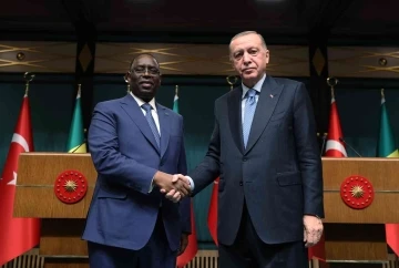 Cumhurbaşkanı Erdoğan: &quot;Senegal ile ikili ticaret hacmimizi en kısa sürede bunu 1 milyar dolara çıkarmayı hedefliyoruz&quot;
