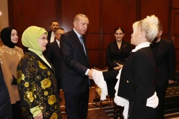 Cumhurbaşkanı Erdoğan: &quot;Türkiye’ye ve Türk kültürüne hizmet eden, katkı sunan herkesin başımızın üstünde yeri vardır&quot;

