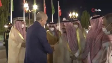 Cumhurbaşkanı Erdoğan, Suudi Arabistan Kralı Abdülaziz tarafından böyle karşılandı.