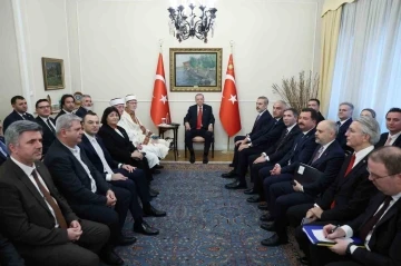 Cumhurbaşkanı Erdoğan Türkiye’nin Atina Büyükelçiliği’ni ziyaret etti
