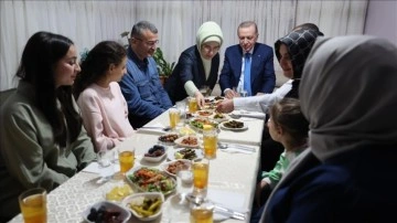 Cumhurbaşkanı Erdoğan ve Eşi, Taş Ailesini Ziyaret Etti