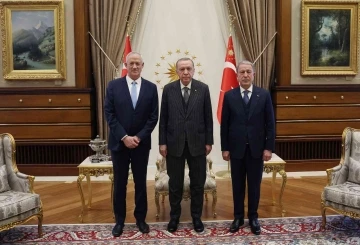 Cumhurbaşkanı Recep Tayyip Erdoğan, Cumhurbaşkanlığı Külliyesinde İsrail Savunma Bakanı Benny Gantz’i kabul etti.
