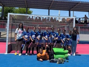 Cumhuriyet Ortaokulu, küçük kızlar hokey Türkiye şampiyonası finalinde