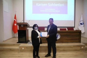 DENİB Başkanı Memişoğlu, kariyer sohbetlerinde öğrencilerle buluştu
