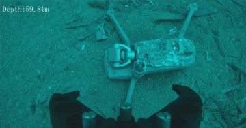 Denize düşen dronu, su altı dronu ile kurtardı
