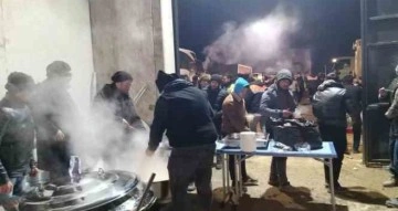 Deprem bölgesinde 3 bin 500 kişiye sıcak yemek
