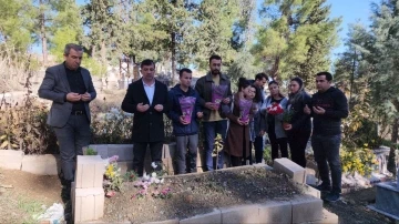 Deprem şehidi öğretmenler mezarları başında anıldı
