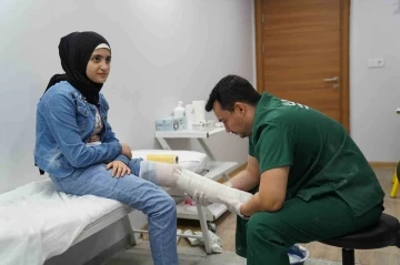 Depremde kaybettiği bacağına protezle kavuştu: 13 yaşındaki kızın artık tek hedefi doktorluk
