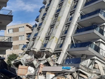 Depremde yıkılan binaların içinde kurtarılmayı beklediler
