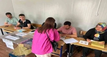 Depremin merkezi Kahramanmaraş’ta oy kullanma işlemi başladı
