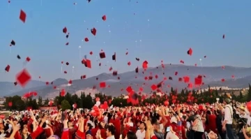 Depremin yaralarının sarıldığı İskenderun’da mezuniyet heyecanı
