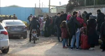 Depremlerden dolayı Suriyeliler ülkelerine dönüyor