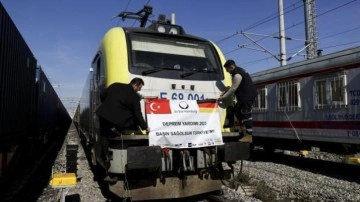 Depremzedeler için Almanya'dan gelen yardım treni İstanbul'a ulaştı