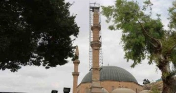 Dergah Cami minaresinde onarım çalışması sürüyor