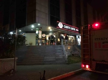 Derince'deki İş Merkezindeki Dönerci Dükkanında Çıkan Yangın Kontrol Altına Alındı