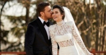 Dilber Ay Filminin Galasında Açıkladı! Sinan Akçıl ve Burcu Kıratlı Boşanıyor