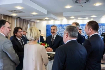 Dışişleri Bakanı Fidan, Pakistan’da Türk iş insanları ve kurum temsilcileri ile bir araya geldi
