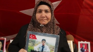 Diyarbakır Annelerinin HDP İl Binası Önündeki Oturma Eylemi Devam Ediyor