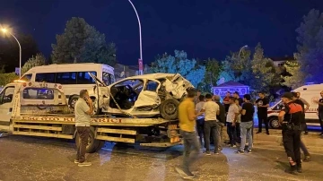 Diyarbakır’da 4 aracın karıştığı zincirleme kazada 2’si ağır 5 kişi yaralandı
