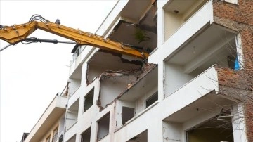 Diyarbakır'da Deprem Sonrası Yıkım Çalışmaları Devam Ediyor