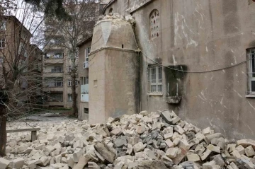 Diyarbakır’da depremde 21 cami ve 30’a yakın minarenin bir kısmı yıkıldı, kalanların yıkım çalışmaları devam ediyor
