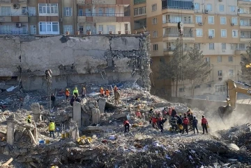 Diyarbakır’da depremde 77 kişiye mezar olan binanın inşasında elverişsiz malzeme kullanılmış
