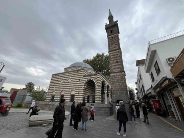 Diyarbakır’da hafta sonu turist yoğunluğu
