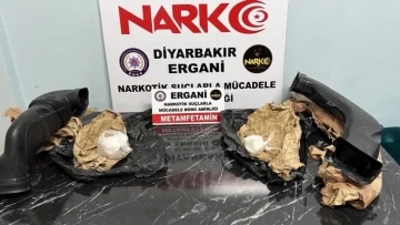Diyarbakır’da kargo kolisinde ve araç yedek parçaları içerisinde uyuşturucu ele geçirildi
