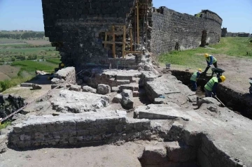 Diyarbakır’da restorasyon çalışmalarında sur duvarları ve payandaların izleri ortaya çıktı
