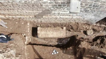Diyarbakır’ın 12 bin yıllık tarihinde ilk kez lahit mezar bulundu
