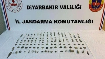 Diyarbakır'da 181 tarihi obje ele geçirildi; 2 gözaltı