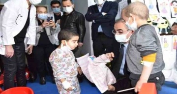 Diyarbakır’da hastanede tedavi gören çocukların çifte bayramı Kutlandı