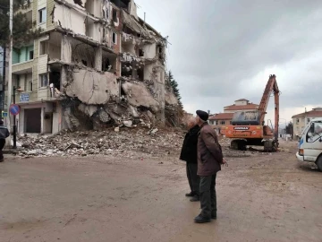 Doğanşehir’de ağır hasarlı binaların yıkımında sona yaklaşıldı

