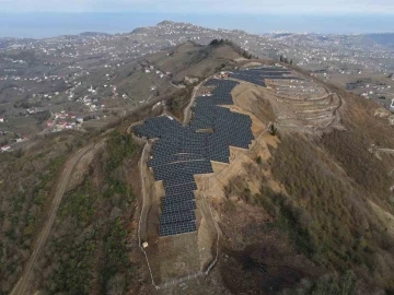 Doğu Karadeniz’in yüksek tepeleri güneş enerji santralleri ile kaplanıyor
