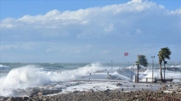 Doğu Karadeniz ve Batı Akdeniz'e Fırtına Uyarısı!