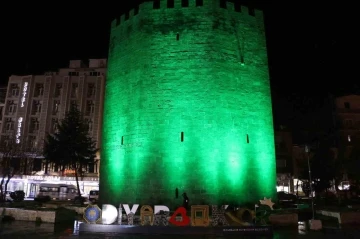Dünya mirası Diyarbakır surları, “Glokom Haftası” nedeniyle yeşile büründü
