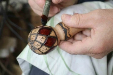Dünyaca ünlü Sivas kiliminin motiflerini bastona işliyor
