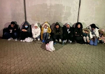 Edirne’de 21 kaçak göçmen ve 2 organizatör yakalandı
