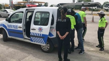 Edirne’de ’pes’ dedirten olay: İçi yolcu dolu minibüsün şoförü alkollü çıktı
