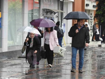 Edirne’de yağmur etkili oldu
