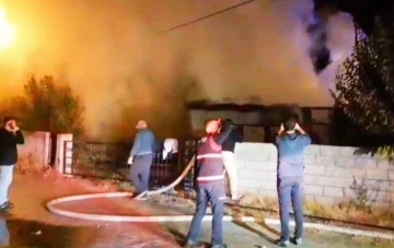 Edirne’de yangın: 2 ev hasar gördü
