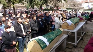 Edirne'de öldürülen aynı aileden 4 kişi gözyaşlarıyla toprağa verildi