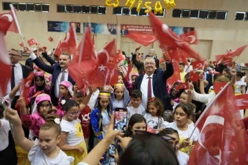 Edremit’te 23 Nisan Ulusal Egemenlik ve Çocuk Bayramı coşkuyla kutlandı
