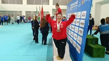Egeli Down sendromlu cimnastikçi Selin Durgut, dünya üçüncüsü oldu
