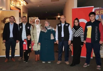 Eğitim-Bir-Sen Adana üyeleri ’Aybüke: Öğretmen Oldum Ben’ filmini izledi
