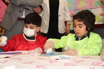Elazığ’da minik öğrenciler ahşap boyama etkinliğinde
