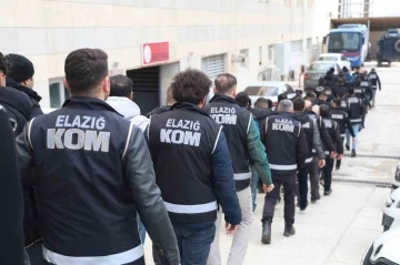 Elazığ’da suç örgütüne yönelik operasyonda gözaltına alınan 35 şüpheli adliyeye sevk edildi
