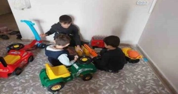 Elazığ’da misafir edilen depremzede çocuklara oyuncak hediyesi