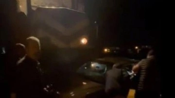 Elazığ’da tren, hemzenin geçitte otomobille çarpıştı: Yaralılar var!